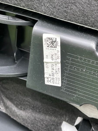 Audi / Q8 / Обшивка крышки багажника