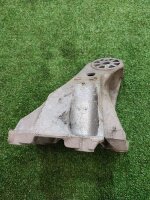 Audi / Q7 / Опора двигателя