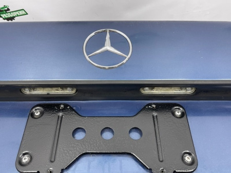 Mercedes-Benz / E-Class / Крышка багажника