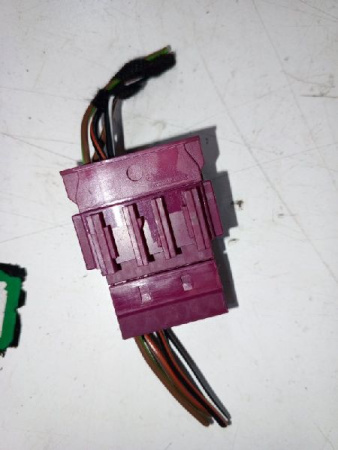 Mercedes-Benz / GLC 250d 4-matic / Разъем