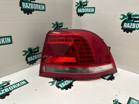 Volkswagen / Touareg / Фонарь задний в крыло