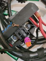 Audi / A6 / Клемма аккумулятора