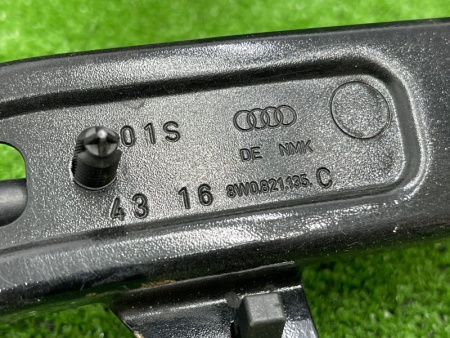 Audi / A4 / Кронштейн крыла