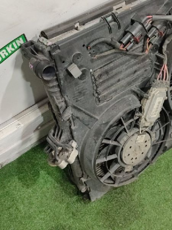 Audi / Q7 / Кассета радиаторов в сборе