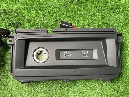 Audi / SQ8 / Разъем USB Type C
