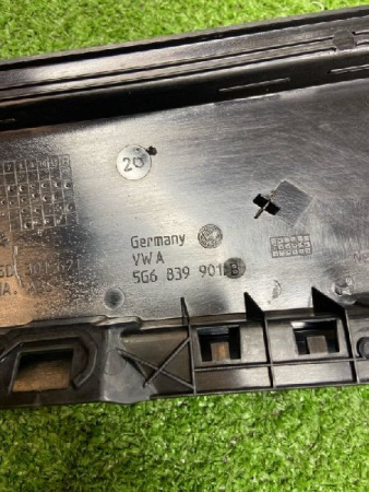 Volkswagen / Golf / Молдинг двери