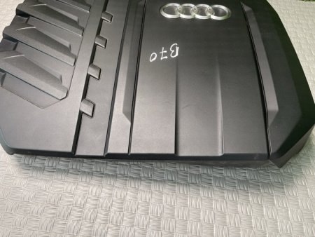 Audi / A5 / Декоративная крышка двигателя