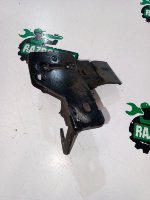 Audi / Q7 / Крюк замка капота