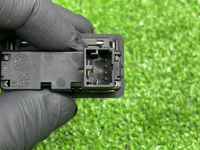 Volkswagen / Touareg / Кнопка крышки багажника