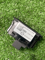 Audi / A6 / Кнопка крышки багажника