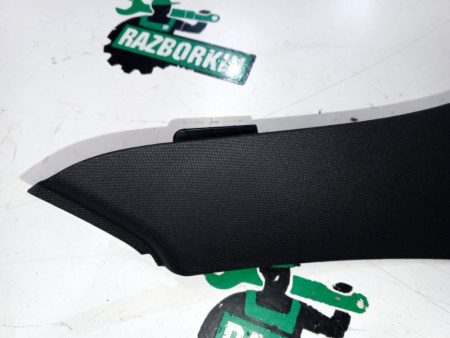 Mercedes-Benz / GLC 250d 4-matic / Накладка стойки