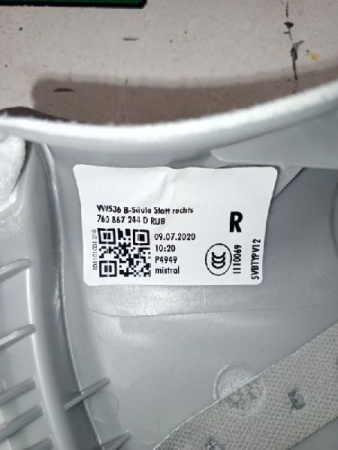 Volkswagen / Touareg / Накладка стойки