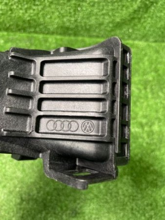 Audi / A6 / Патрубок