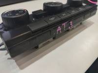 Volkswagen / Tiguan / Блок управления климат-контролем