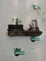 Volkswagen / Tiguan / Крюк замка капота