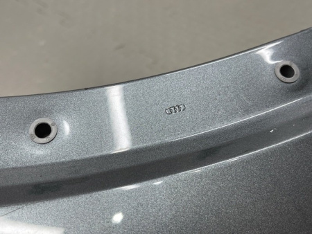 Audi / SQ8 / Крыло