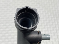 Audi / A4 / Патрубок радиатора