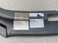 Audi / Q7 / Накладка замка капота