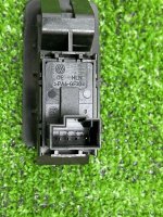 Volkswagen / Touareg / Кнопка крышки багажника Volkswagen / Touareg / Кнопка крышки багажника