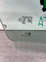 Volkswagen / Touareg / Стекло двери