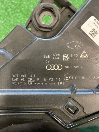 Audi / Q7 / Фара