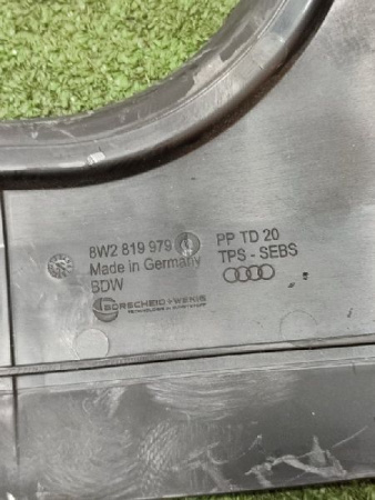 Audi / A5 / Пластик моторного отсека