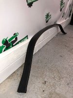 BMW / X1 / Уплотнитель капота