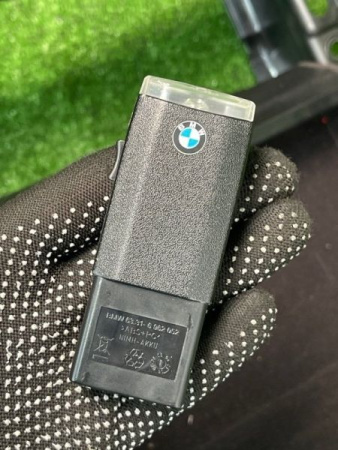 BMW / M6 / Бардачок
