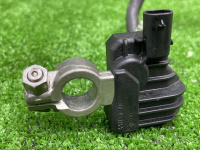 Audi / Q7 / Клемма аккумулятора