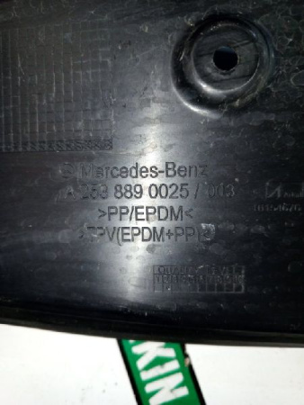 Mercedes-Benz / GLC 250d 4-matic / Пыльник крыла