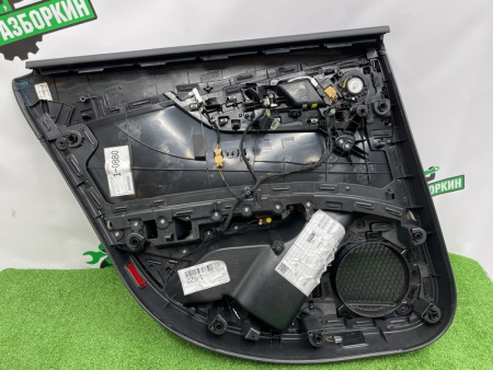 Audi / A4 / Обшивка двери