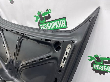 Mercedes-Benz / E-Class / Крышка багажника