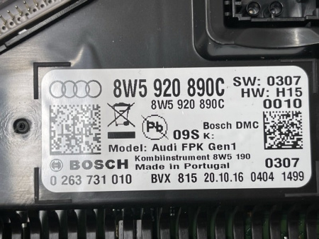 Audi / A4 / Панель приборов