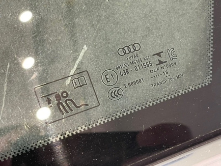 Audi / A6 / Стекло заднего крыла