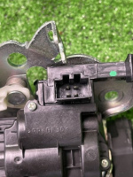 Audi / A6 / Замок багажника