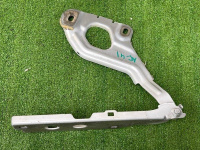 Audi / A6 / Петля капота