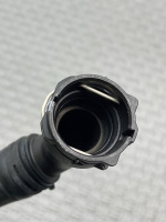 Audi / A4 / Патрубок радиатора