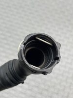 Audi / A4 / Патрубок радиатора