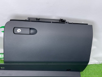 Volkswagen / Touareg / Бардачок