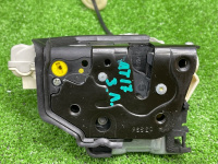 Volkswagen / Touareg / Замок двери