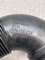 Audi / A4 / Патрубок воздушного фильтра