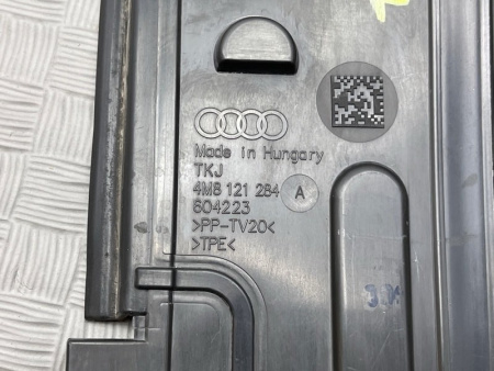 Audi / Q8 / Воздуховод радиатора