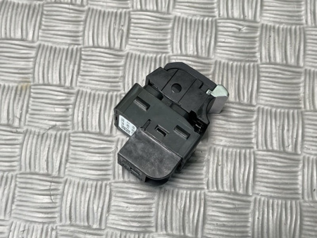 Audi / A5 / Кнопка крышки багажника