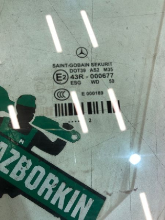 Mercedes-Benz / E-Class / Стекло двери