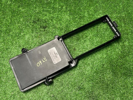 Mercedes-Benz / 300E / Крышка блока предохранителей