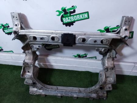 Mercedes-Benz / GLC 250d 4-matic / Подрамник