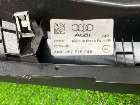 Audi / Q8 / Накладка на торпедо