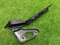 Audi / Q7 / Петля капота