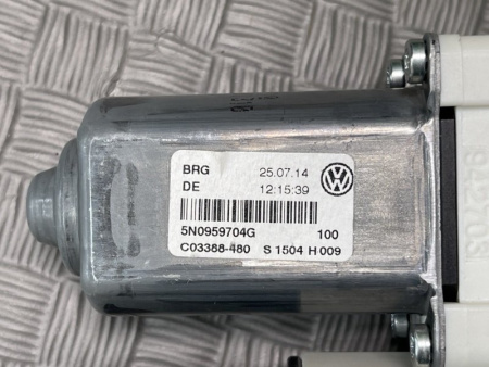 Volkswagen / Tiguan / Мотор стеклоподъемника