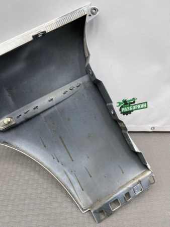 BMW / M6 / Крыло